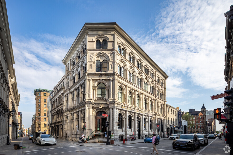 200-212 Rue Notre-Dame O, Montréal, QC à louer - Photo principale – Image 2 sur 5