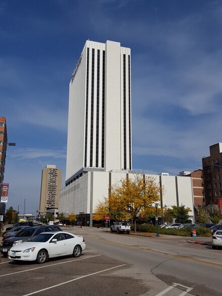 200 1st St Se, Cedar Rapids, IA à louer - Photo principale – Image 1 sur 16