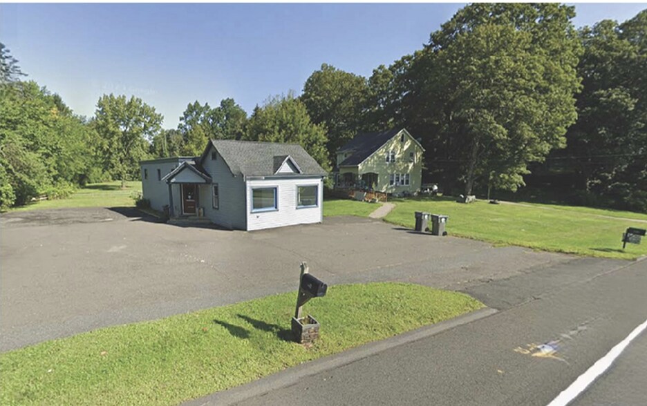 134 Mount Pleasant Rd, Newtown, CT à vendre - Photo de l’immeuble – Image 3 sur 4