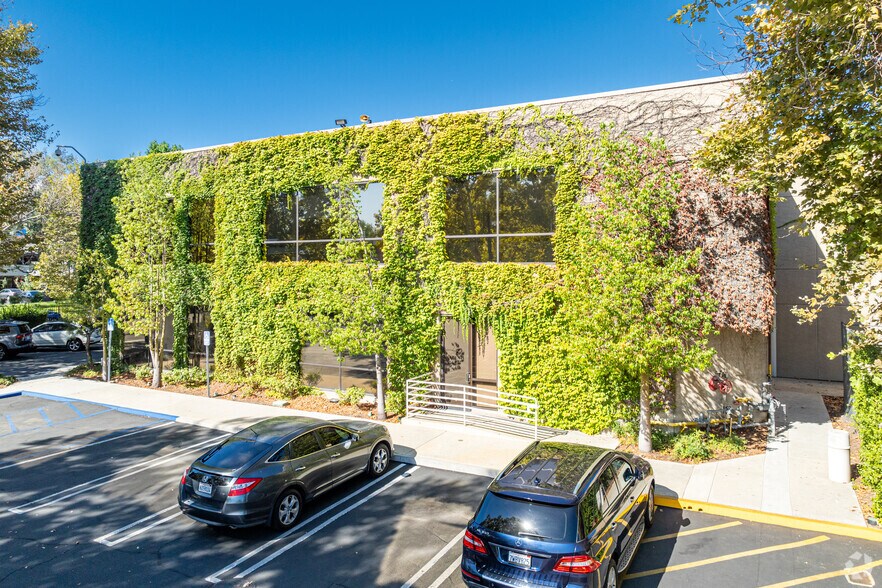 21255 Califa St, Woodland Hills, CA à vendre - Photo principale – Image 1 sur 5