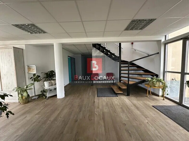 Bureau dans Avignon à vendre - Hall d’entrée – Image 3 sur 8