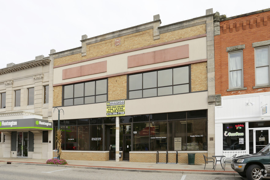 109 E Main Ave, Zeeland, MI à louer - Photo de l’immeuble – Image 1 sur 2