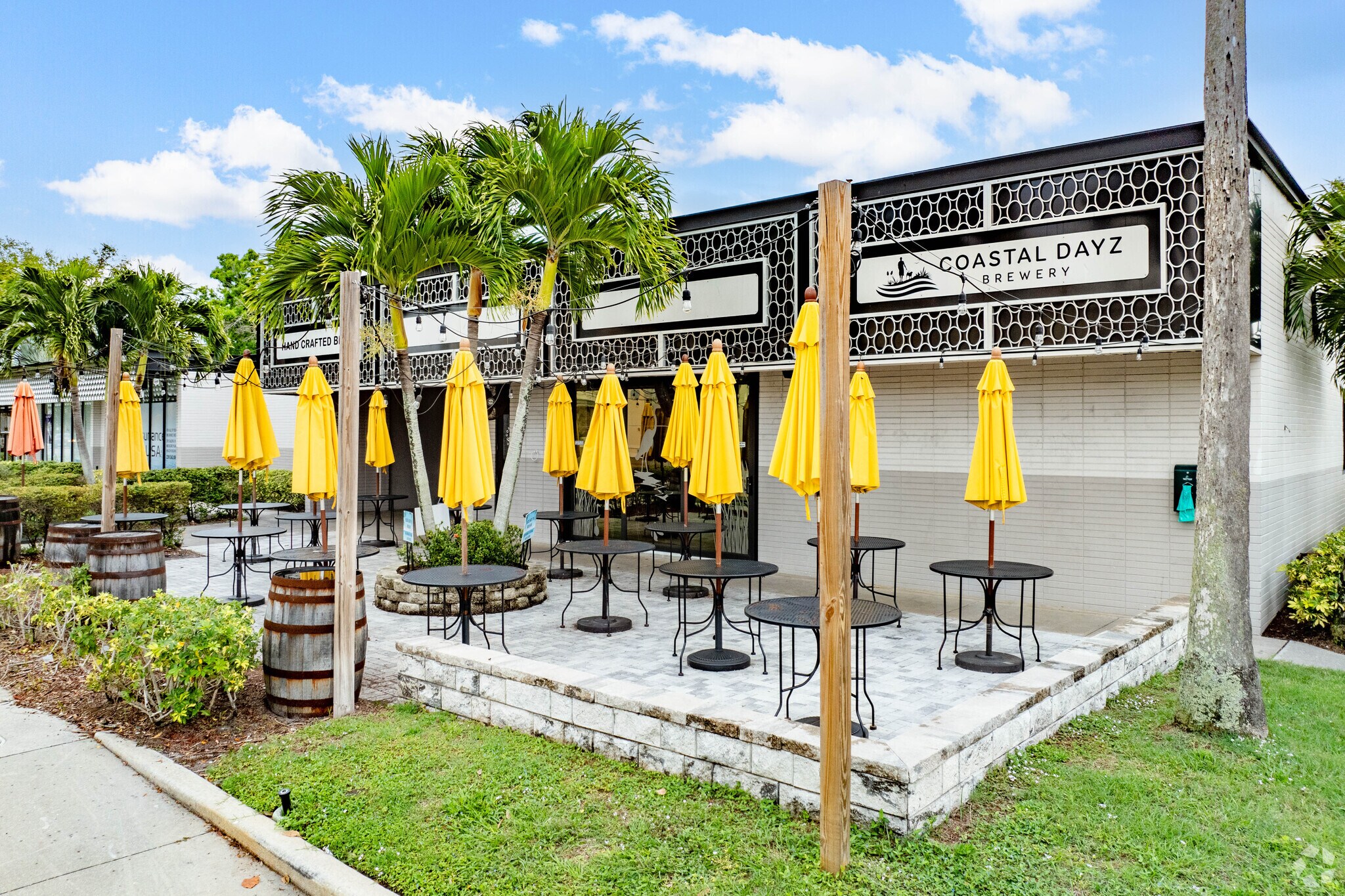 2161 Mcgregor Blvd, Fort Myers, FL à louer Photo principale– Image 1 sur 29