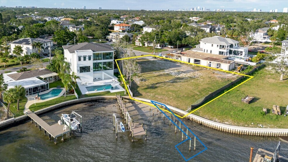5102 W Longfellow Ave, Tampa, FL à vendre - Photo principale – Image 1 sur 52