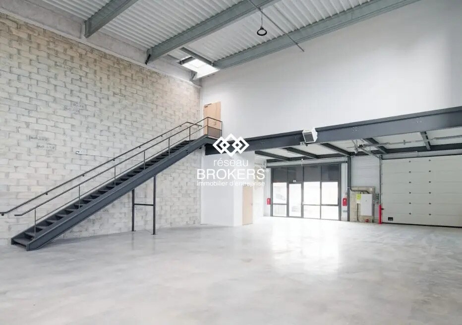 Industriel/Logistique dans Éragny à louer Photo de l’immeuble– Image 1 sur 2