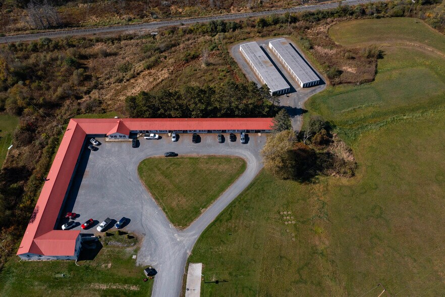 3507-3509 Claremont Rd, Charlestown, NH à vendre - Photo de l’immeuble – Image 2 sur 3