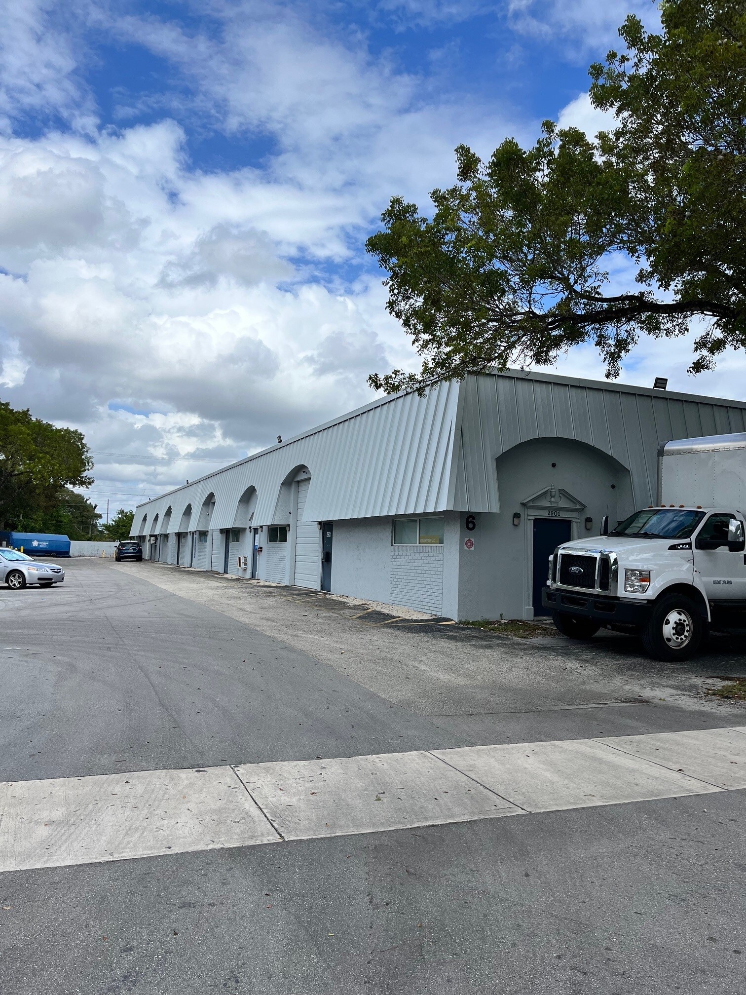 2696 NW 31st Ave, Lauderdale Lakes, FL à louer Photo de l’immeuble– Image 1 sur 2