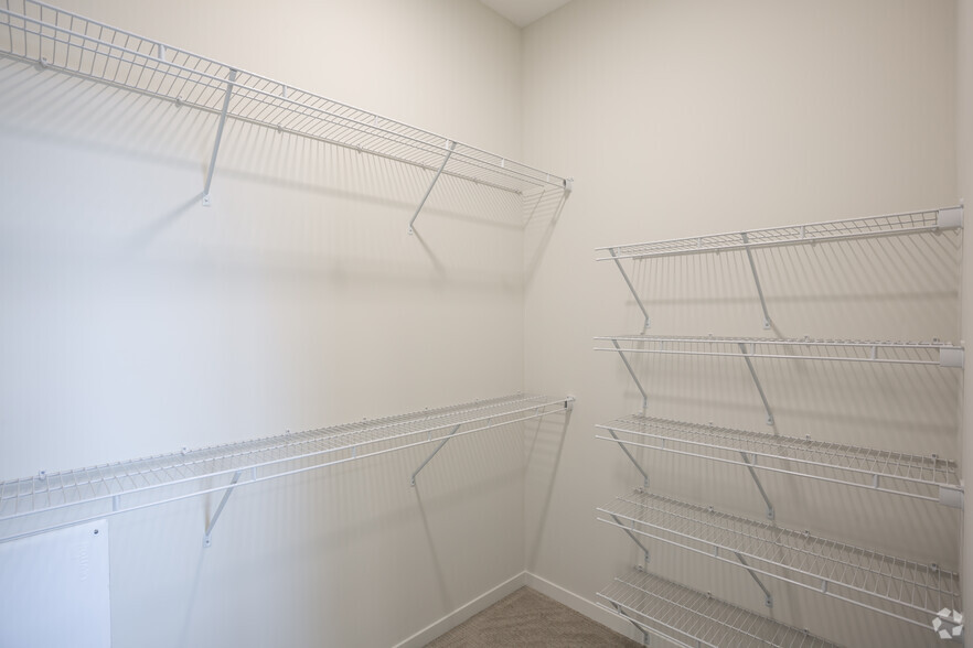 6201 Johnson Dr, Mission, KS à louer - Photo de l’immeuble – Image 2 sur 67