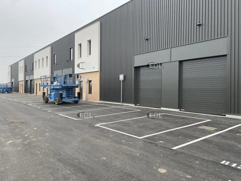 Local d'activités dans Persan à vendre - Photo de l’immeuble – Image 1 sur 5