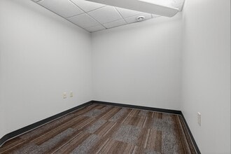 1111 Delafield St, Waukesha, WI à louer Photo intérieure– Image 2 sur 10