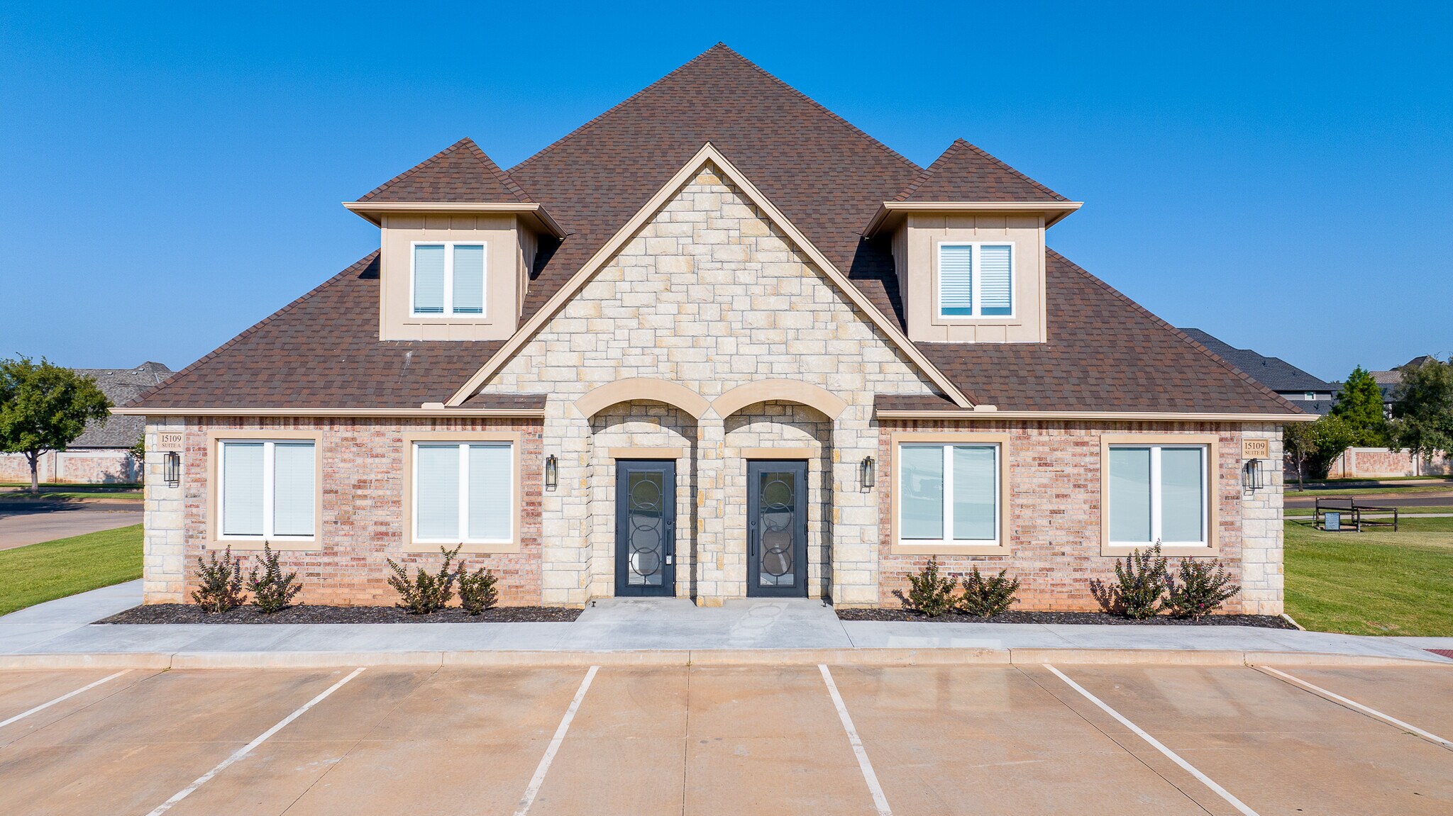 15109 Traditions Lake Pky, Edmond, OK à louer Photo de l’immeuble– Image 1 sur 4