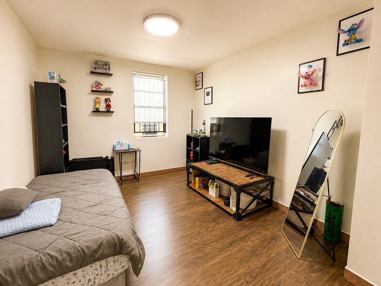 2548 S Homan ave, Chicago, IL à vendre - Photo de l’immeuble – Image 3 sur 5