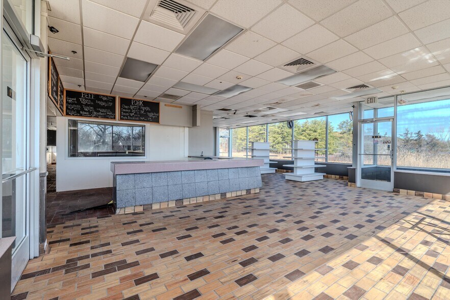 270 Broadway, Whitehall, NY à vendre - Photo de l’immeuble – Image 2 sur 56