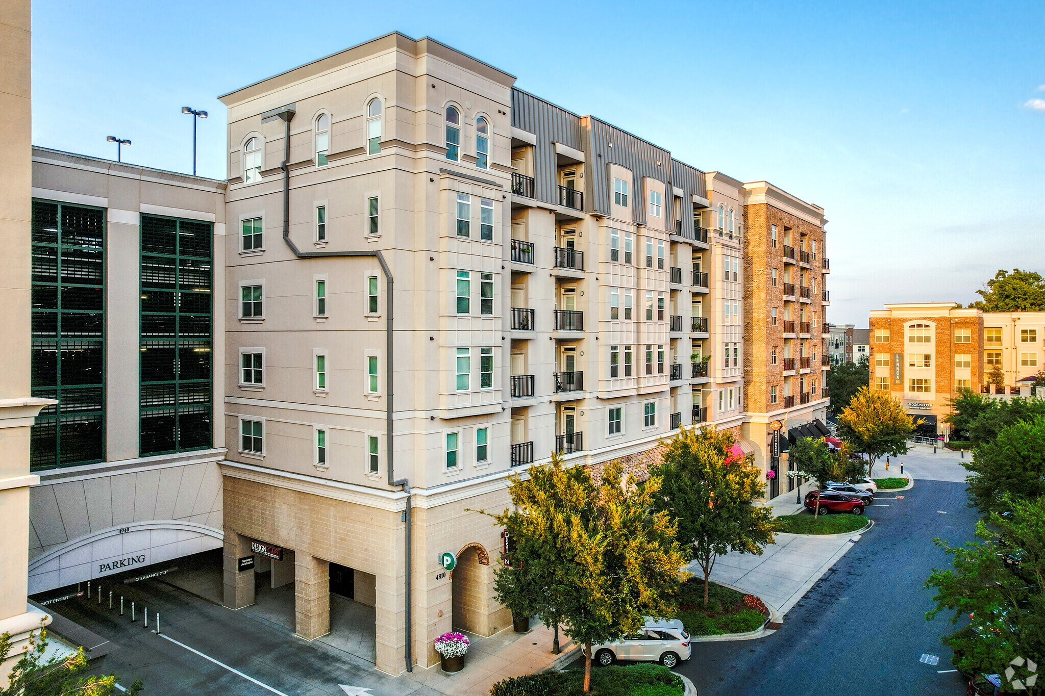 4810-4940 Ashley Park Ln, Charlotte, NC à louer Photo principale– Image 1 sur 6