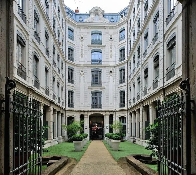 Bureau dans Lyon à louer - Photo de l’immeuble – Image 2 sur 8