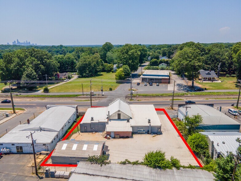 2504-2510 W Sugar Creek Rd, Charlotte, NC à vendre - Photo de l’immeuble – Image 2 sur 7
