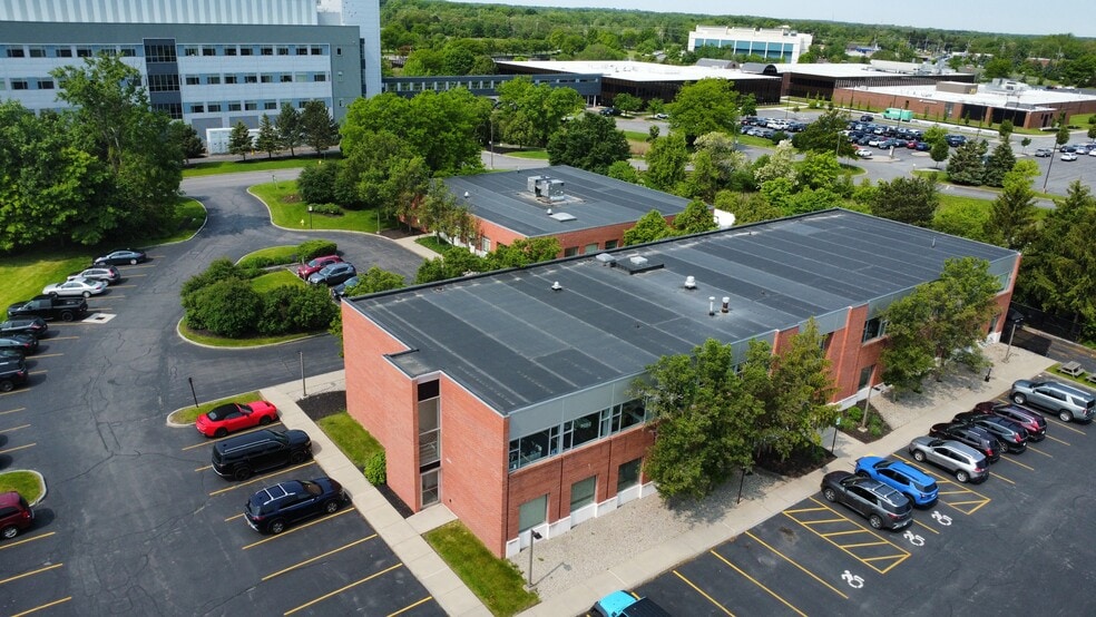 125 Indigo Creek Dr, Rochester, NY à louer - Photo de l’immeuble – Image 1 sur 15
