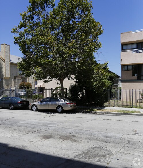 932 S Gramercy Pl, Los Angeles, CA à vendre - Photo de l’immeuble – Image 2 sur 7