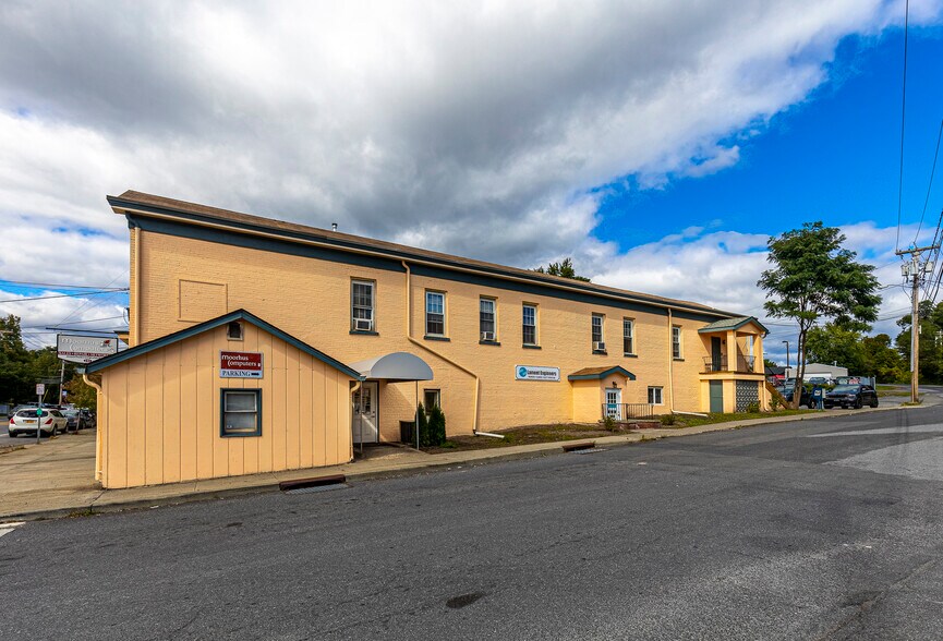 141 Ulster Ave, Saugerties, NY à vendre - Photo de l’immeuble – Image 2 sur 81