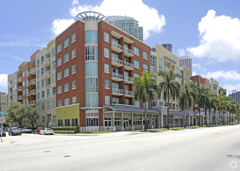 2000 N Bayshore Dr, Miami, FL à louer - Photo de l’immeuble – Image 1 sur 9
