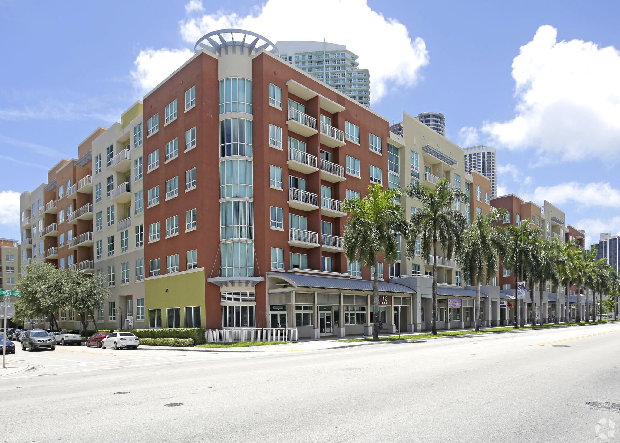 2000 N Bayshore Dr, Miami, FL à louer Photo de l’immeuble– Image 1 sur 10