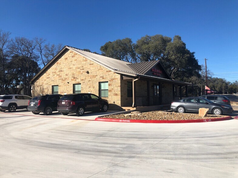 701 W Highway 290, Dripping Springs, TX à louer - Photo de l’immeuble – Image 3 sur 10
