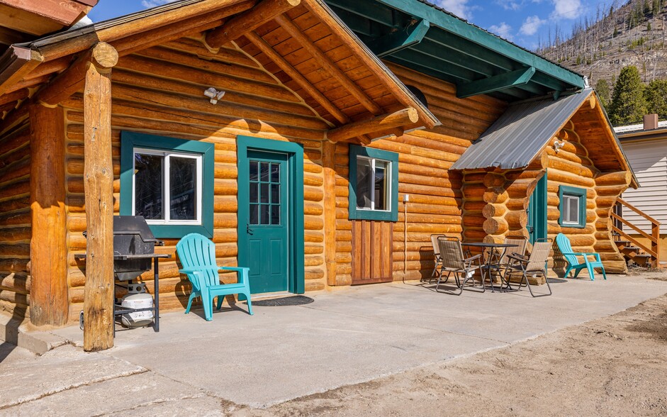 115 Main St E, Cooke City, MT à vendre - Photo de l’immeuble – Image 2 sur 7