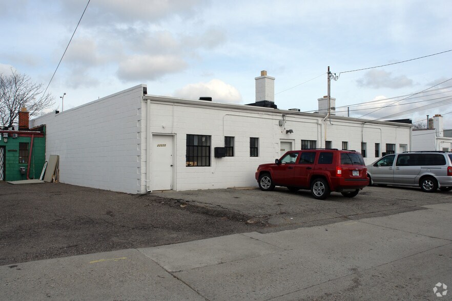 22220-22228 Gratiot Ave, Eastpointe, MI à vendre - Photo de l’immeuble – Image 2 sur 2