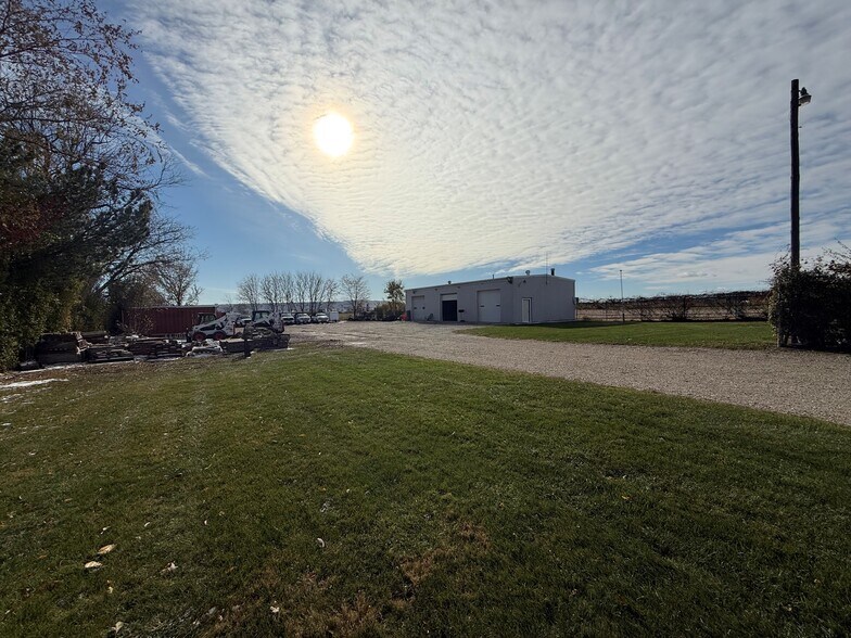 2040 W Roosevelt Rd, West Chicago, IL à vendre - Photo de l’immeuble – Image 2 sur 4