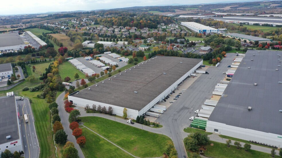 250 Boulder Dr, Breinigsville, PA à louer - Photo de l’immeuble – Image 3 sur 6