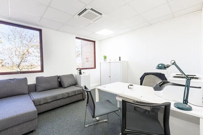 Plus de détails pour 99 Rue Pereire, Saint-Germain-en-Laye - Bureau à louer