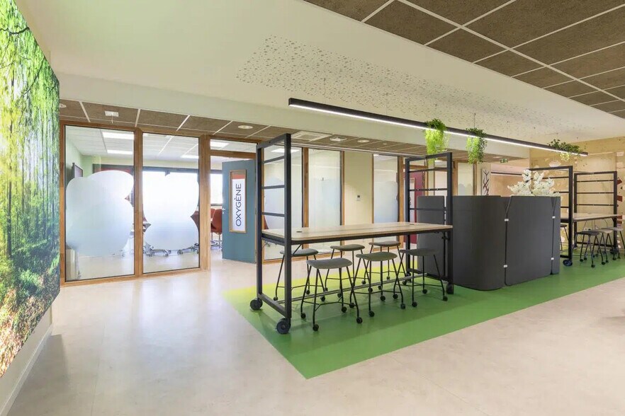 244 Rue Du Point Du Jour, Saint-Denis-lès-Bourg à louer - Photo de l’immeuble – Image 1 sur 9