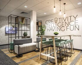 Smeaton Close, Aylesbury à louer Photo intérieure– Image 2 sur 3