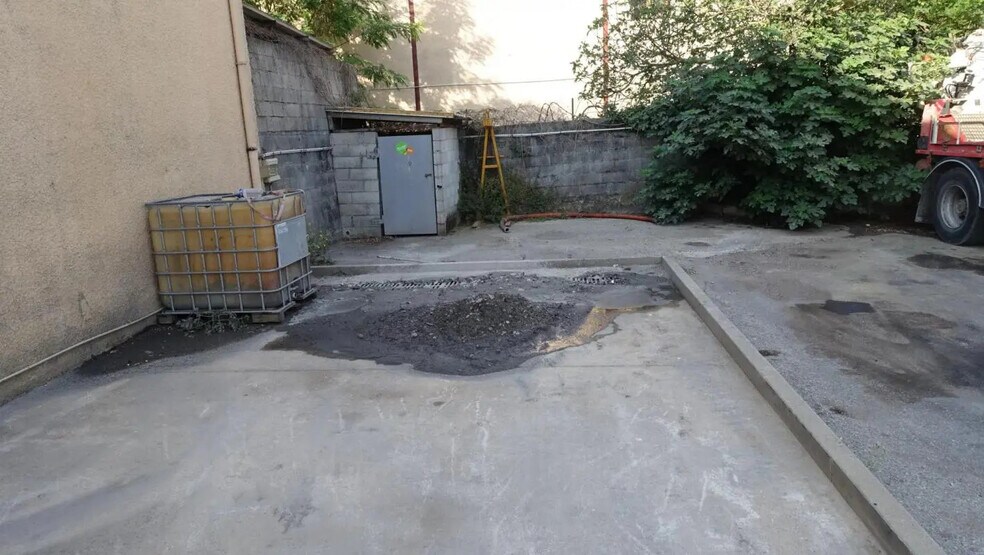 Industriel/Logistique dans Mougins à louer - Photo de l’immeuble – Image 3 sur 7