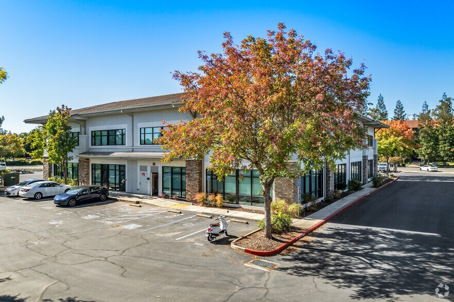 605 Coolidge Dr, Folsom, CA à louer - Photo de l’immeuble – Image 2 sur 4