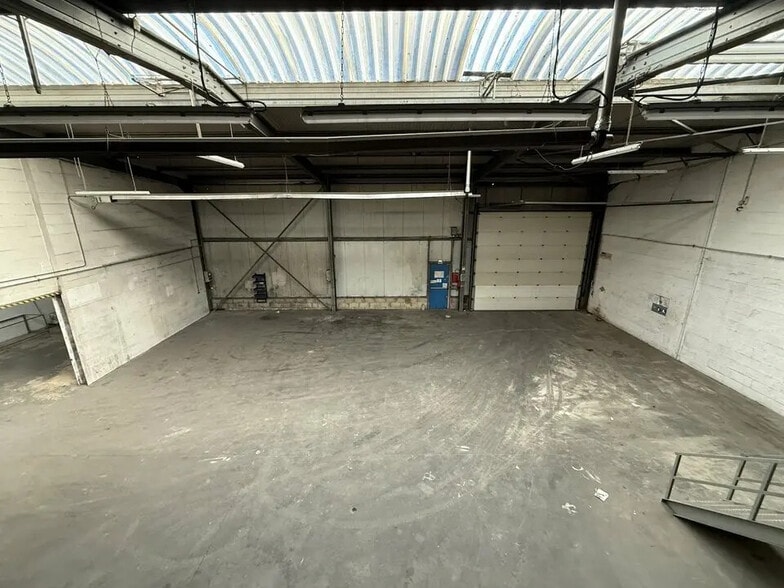 30 Rue Des Quarantes Mines, Allonne à louer - Photo de l’immeuble – Image 1 sur 10