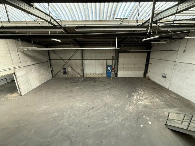 Plus de détails pour 30 Rue Des Quarantes Mines, Allonne - Local d'activités à louer
