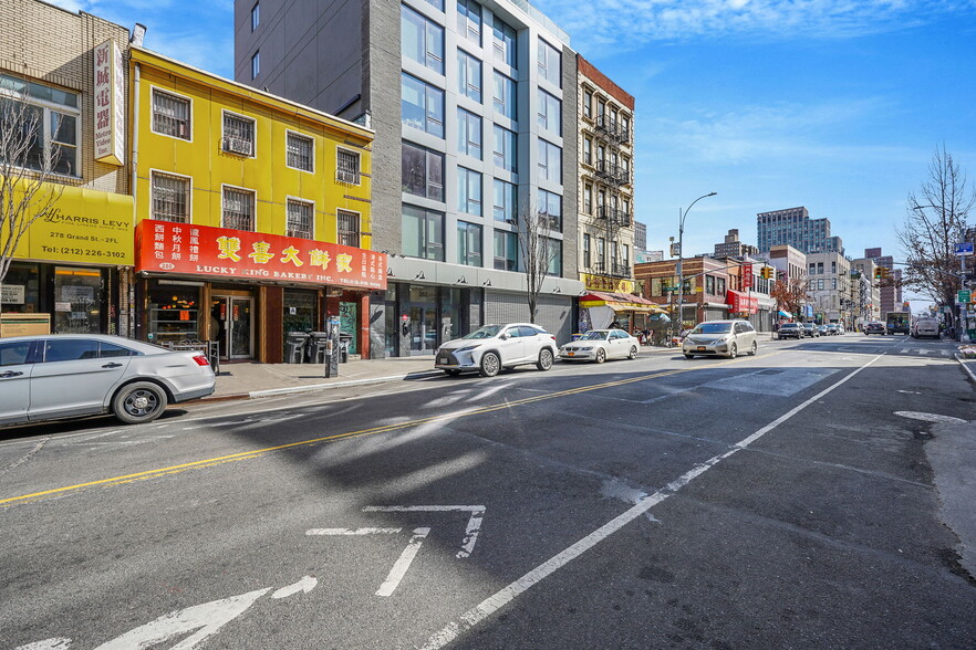280 Grand St, New York, NY à louer - Photo de l’immeuble – Image 3 sur 23