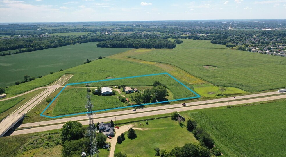 4941 N Wright Rd, Janesville, WI à vendre - Photo principale – Image 1 sur 6