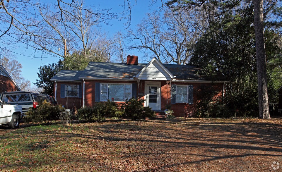 3815 Miriam Dr, Charlotte, NC à vendre - Photo de l’immeuble – Image 1 sur 2