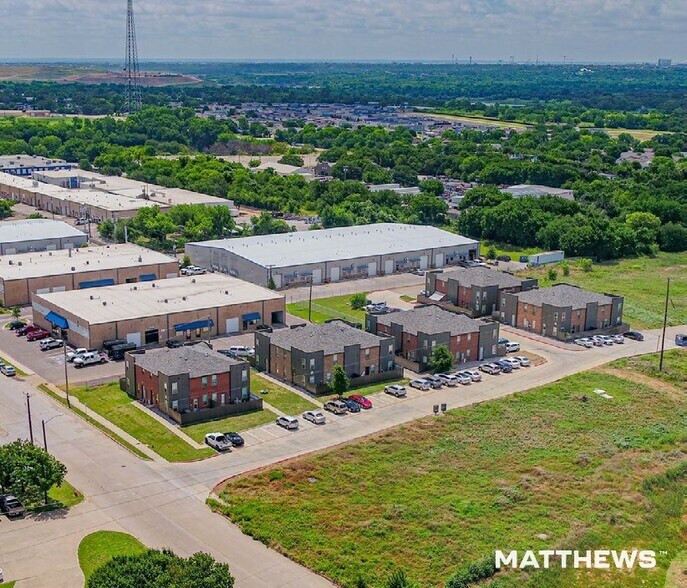 3601 Valley Vista Dr, Hurst, TX à vendre - Photo de l’immeuble – Image 3 sur 8