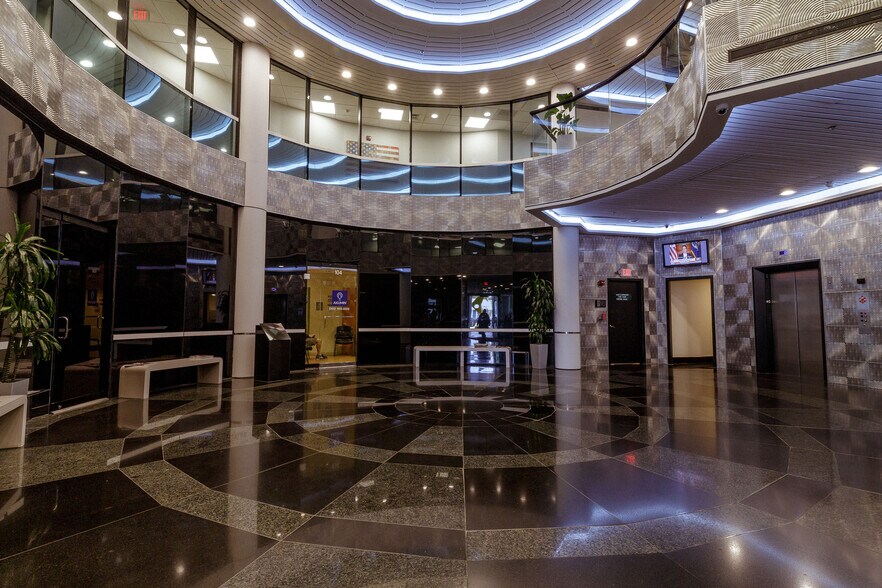 400 Arthur Godfrey Rd, Miami Beach, FL à louer - Photo de l’immeuble – Image 3 sur 4