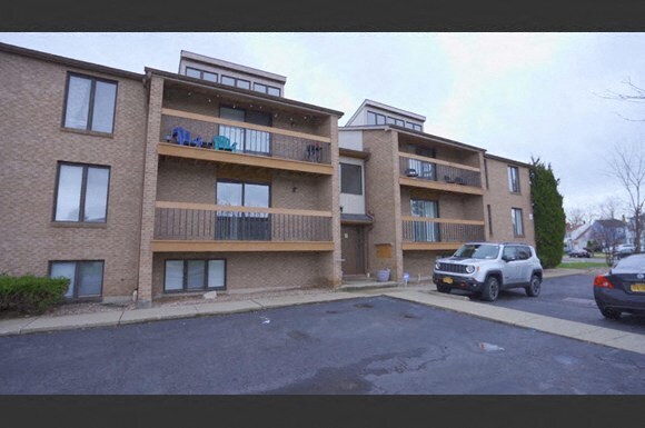 614 Englewood Ave, Tonawanda, NY à vendre - Photo principale – Image 1 sur 9