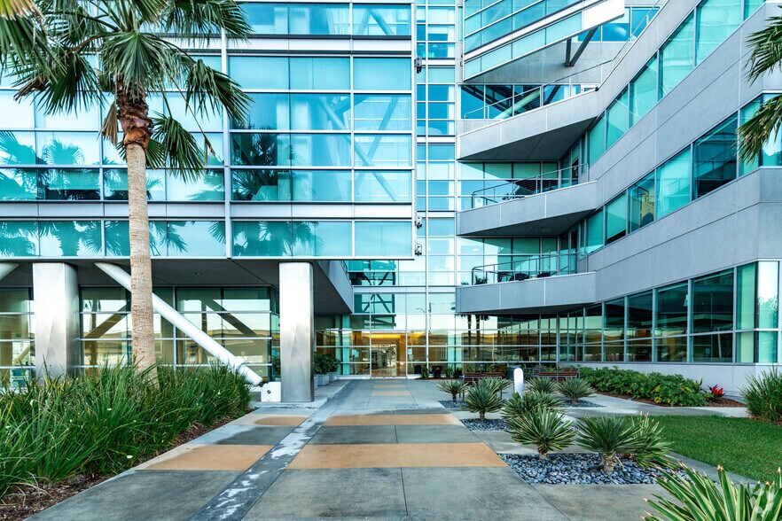 999 N Pacific Coast Hwy, El Segundo, CA à louer - Photo de l’immeuble – Image 2 sur 4