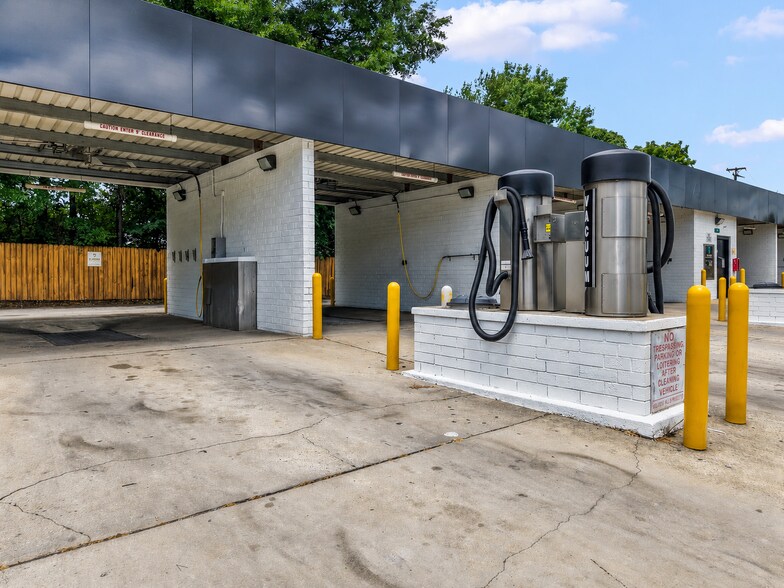1132 W Vandalia Rd, Greensboro, NC à vendre - Photo de l’immeuble – Image 3 sur 7