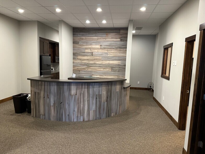 13654 Van Buren St NE, Ham Lake, MN à louer - Photo de l’immeuble – Image 1 sur 8