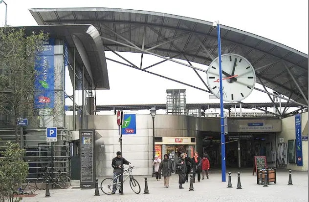 Local commercial dans Asnières-sur-Seine à louer Photo de l’immeuble– Image 1 sur 5