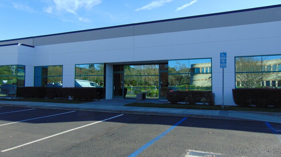 324 Campus Ln, Fairfield, CA à louer - Photo de l’immeuble – Image 2 sur 4