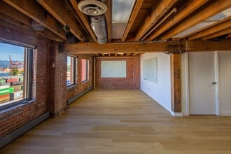 321 Water St, Vancouver, BC à louer Photo intérieure– Image 1 sur 4