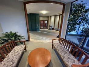 300 Winding Brook Dr, Glastonbury, CT à louer Hall d’entrée– Image 2 sur 13